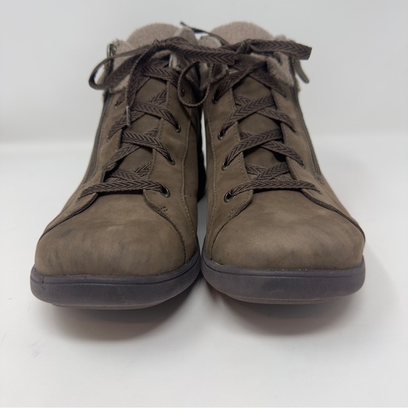 Aravon Rev Stridarc Waterproof Low Boot - Picture 2 of 8